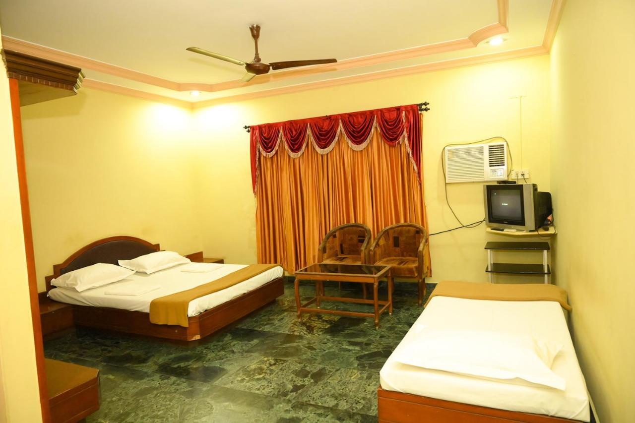 Hotel S S Residency à Padubidri Extérieur photo